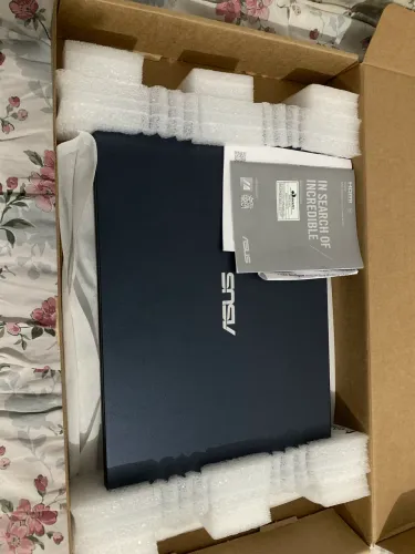 VivoBook ASUS na caixa 