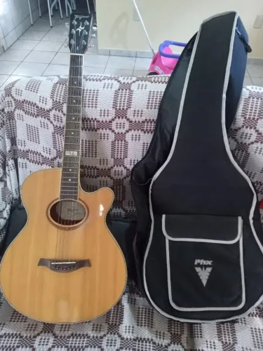 Violão eletrônico Tagima Dallas.