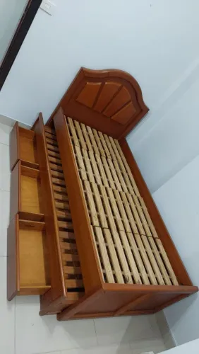 Guarda roupa com bicama e criado 