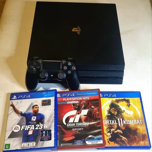 PlayStation 4 PRO +Controle Original e 3 Jogos