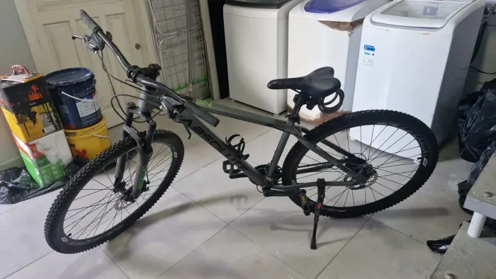 BICICLETA EM ESTADO DE NOVA