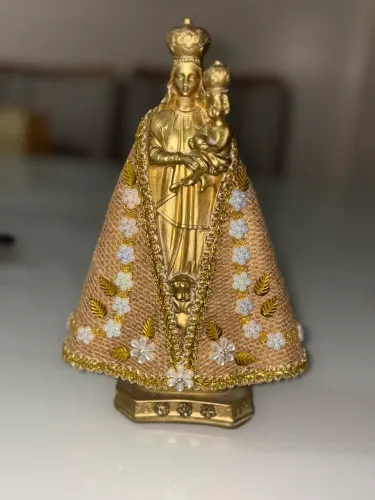 Imagem de Nossa Senhora de Nazaré dourada