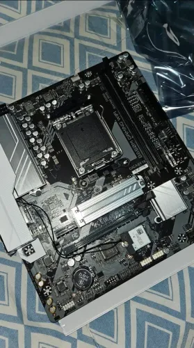 Placa Mãe Gigabyte B650M Gaming WIFI, Chipset B650, AMD AM5, M-ATX, DDR5