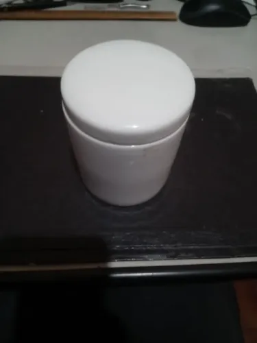 Pote em porcelana