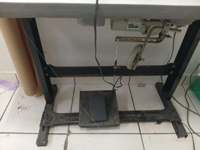 Vendo duas máquinas de costuras ótimas por 1000