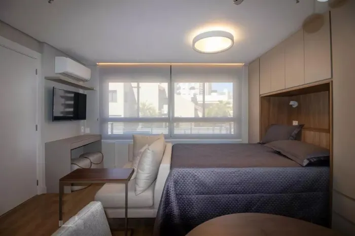 Studio de 01 quarto, Mobiliado, com 43m2; No Petrópolis; Água com Aquecimento à Gás