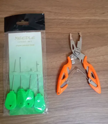 Conjunto de 4 ganchos para pesca, agulha de Isca + Alicate de pesca.