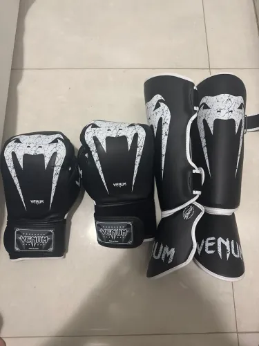 Luva e caneleira muay thai venum