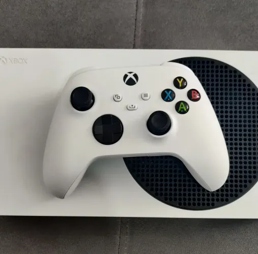 Xbox série s com baterias para controle