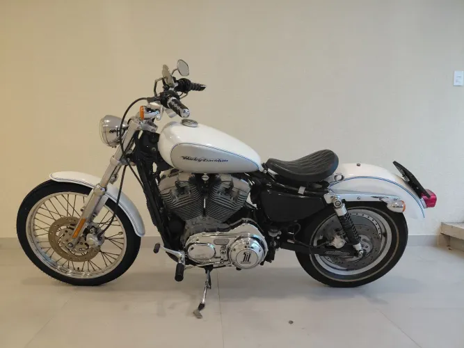 Harley XL 883C carburada Americana