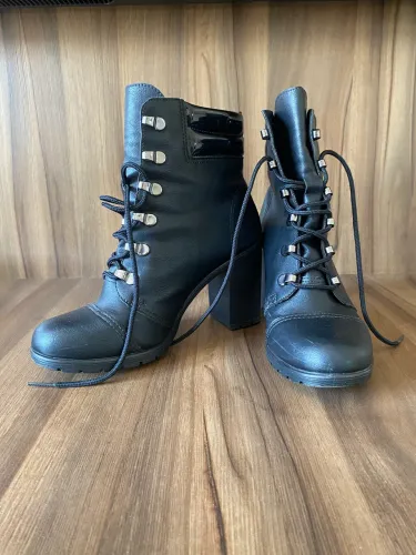 Bota Cano Médio Dakota
