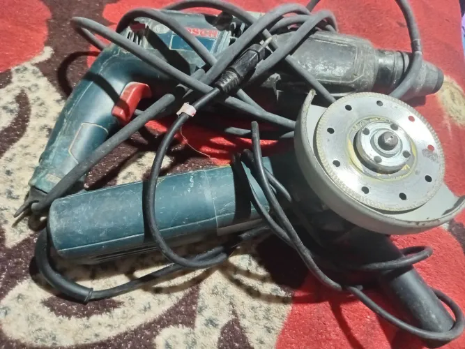 Vende-se duas máquinas de fazer reparos