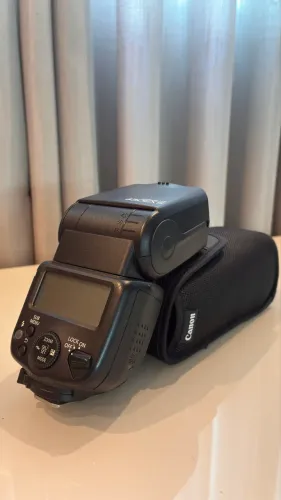  Flash Canon Speedlite 430EX III-RT - Estado de Novo (Rádio Flash Integrado)