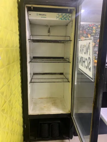 Geladeira Expositora (Gelando Perfeitamente)