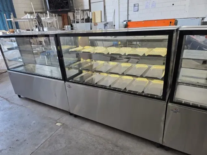 Vitrine expositora refrigerada profissional em aço inox