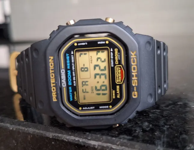 Casio G-shock dw 5600 dourado
