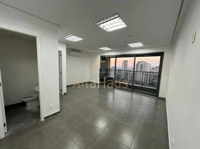 Sala Comercial de 81m² no Platina 220, em Frente ao Metrô Tatuapé - Locação na Zona Leste