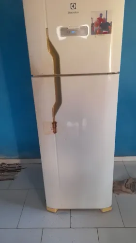 Vendo geladeira Electrolux 1.100 reais