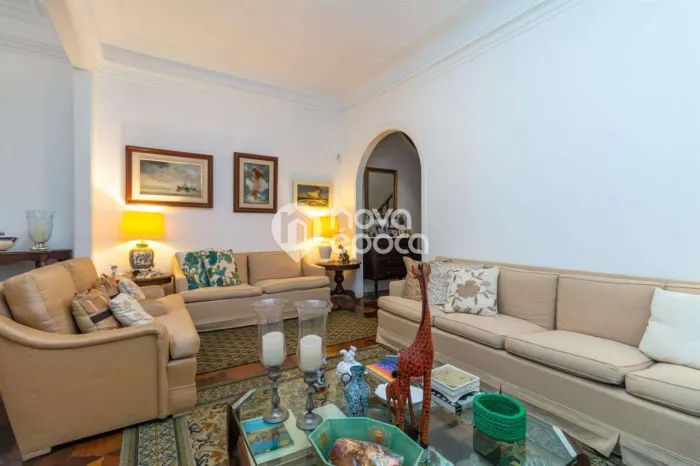 Urca | Casa 3 quartos, sendo 1 suite