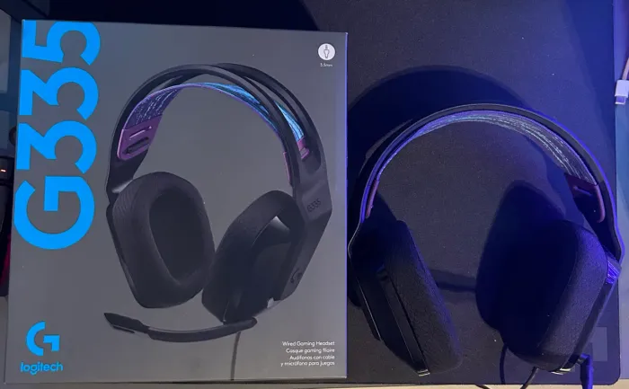 Fone gamer logitech G335 Headset para PC/PlayStation/Xbox