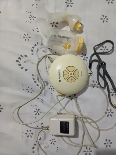 Extrator de leite materno MEDELA.