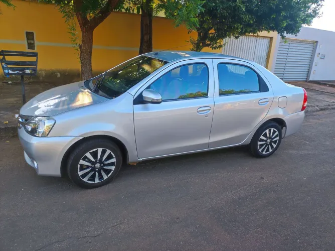 Toyota Etios Platinum Sed. 1.5 Flex 16V 4P Mec. 2016