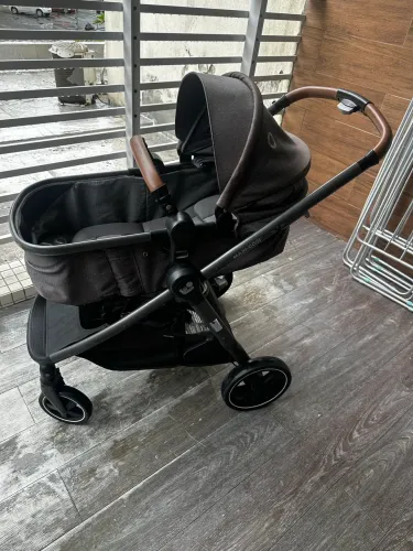 Carrinho de bebê e cadeirinha Maxi-Cosi