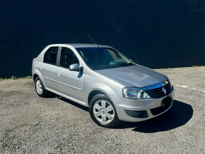 Renault Logan Expression Hi-flex 1.6 16V 4P AUT 2013