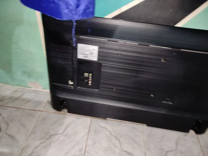 Tv de 43 polegada Samsung está lingando só não está aparecendo a imagem quem estiver