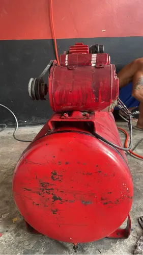 Compressor de Ar 100 Litros Profissional a Pistão (2 Pistões em V)
