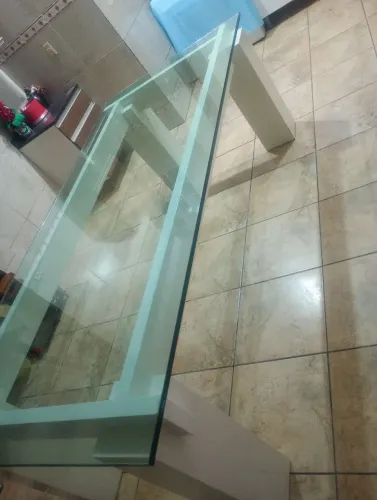 Mesa e portas
