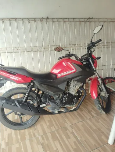 Moto extra pouco rodada