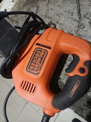 Serra tico tico Black Decker usada