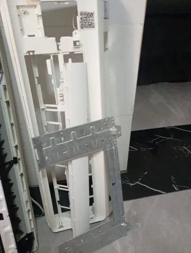 Vendo 2 máquinas de ar-condicionados Samsung 9 mil BTUs, funcionando normalmente.