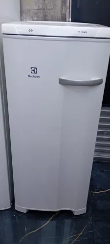 Freezer vertical Eletrolux semi-novo