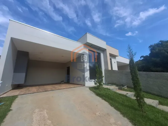 Casa em Bairro do Maracanã - Jarinu, SP