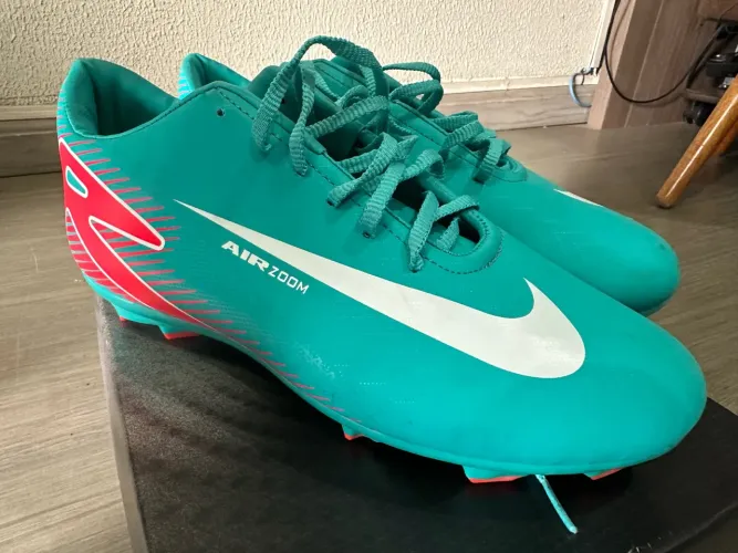 Chuteira Nike Zoom Mercurial Vapor 16 Academy Light  N41  Nova ficou grande para meu filho