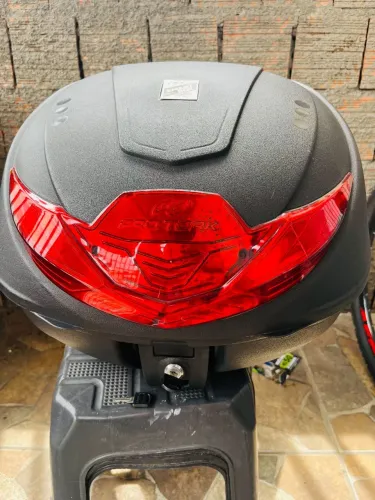Suporte e baú 35L, da FZ15, 150cc. 300 reais.