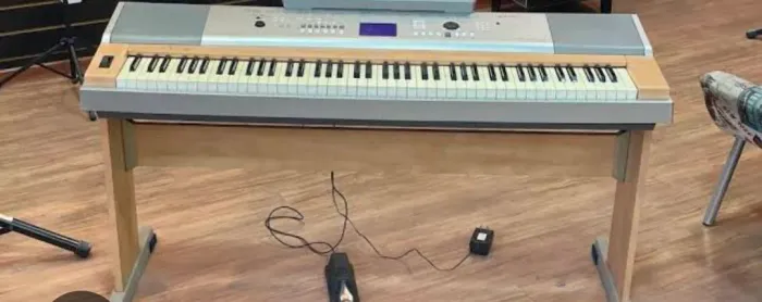 Piano Yamaha DGX