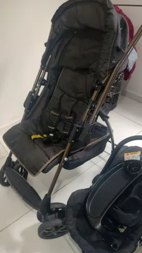 Vendo carrinho de bebê completo