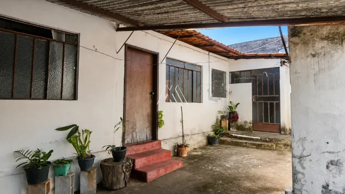 Imóvel com Casa, Barracão e Loja à venda no Centro de Itaúna/MG