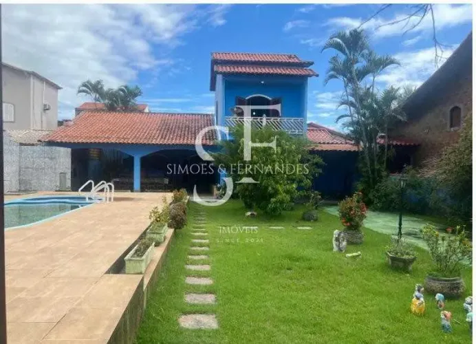 Saquarema - Rua Estudante Maximino Fidélis. Casa de praia duplex com 3 quartos, sendo todo