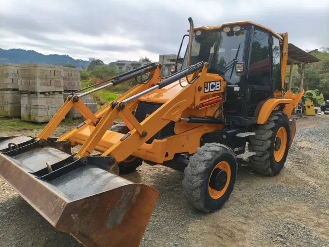 Retroescavadeira JCB 3 CX 4X4 cabine fechada