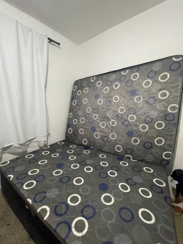 Cama box de casal com colchão removível