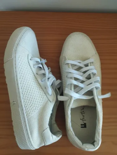 Tenis Foxton e calça Calvin Klein