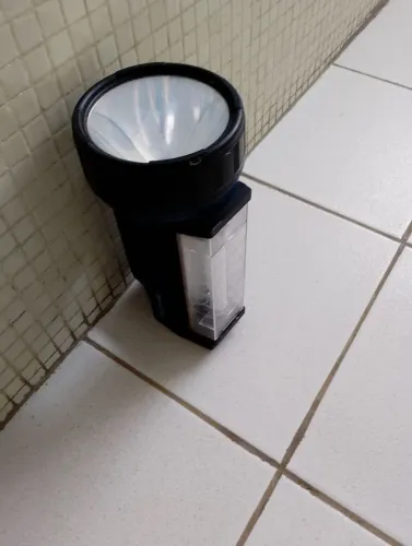 Lanterna importada marca Greatland 2 funções tem lâmpada fluorescente