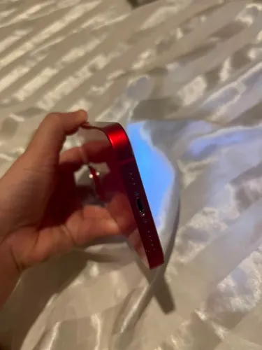 iPhone 14 red