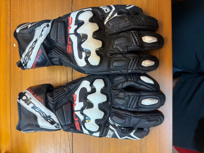 LUVA ALPINESTARS GP PLUS R V3 - Preta e Branca