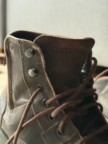 Bota sidewalk 