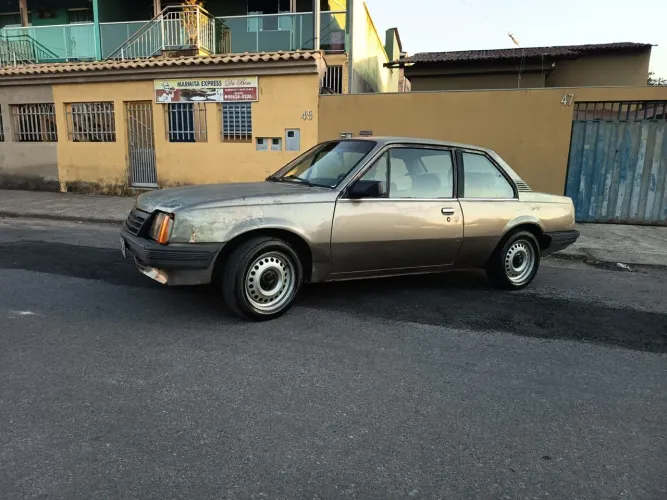 Chevrolet Monza GL 1.8 Efi/ SL/ L/ 650/barc. 2e4p (álcool) 1988